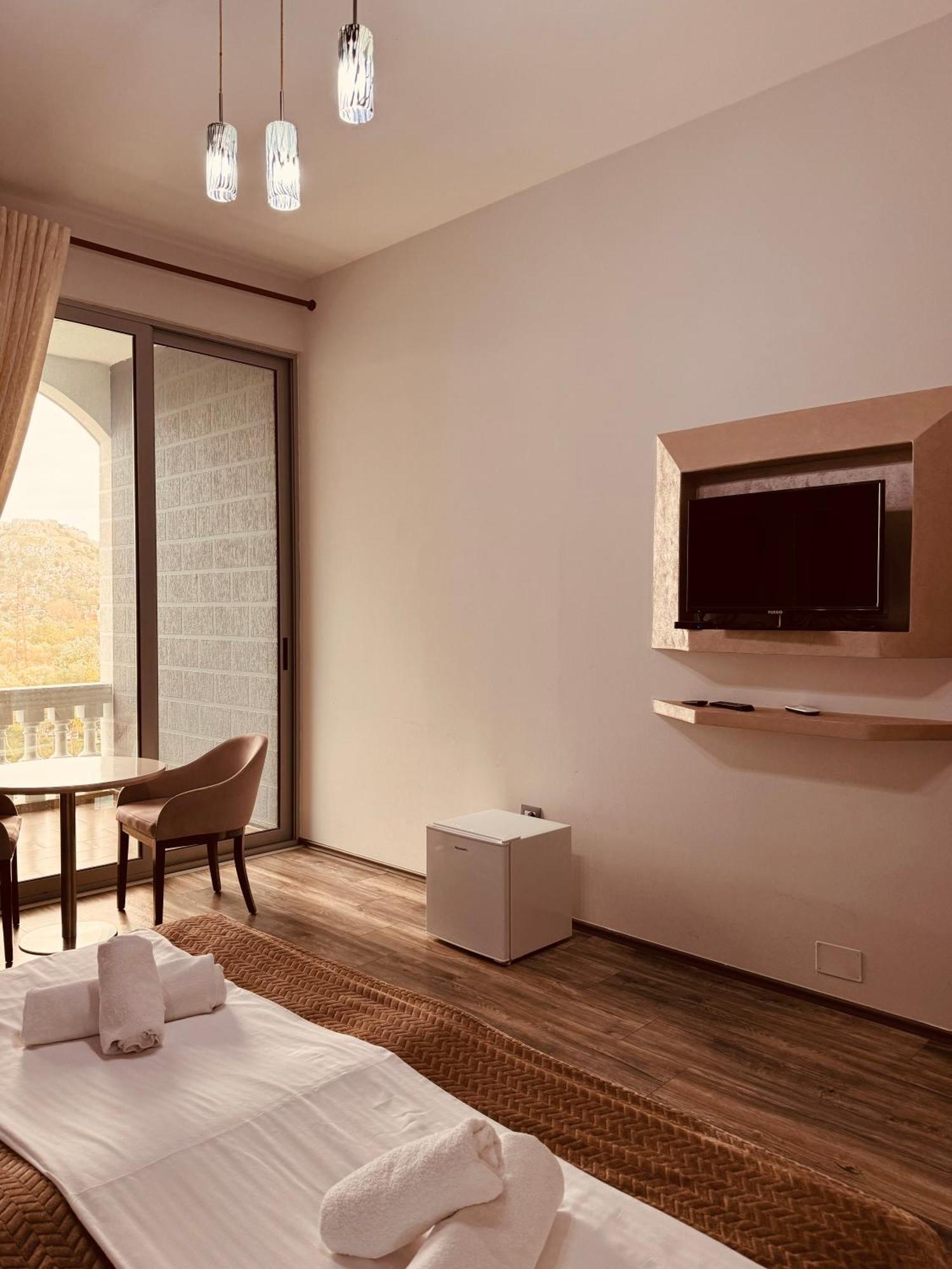 Prince Of Lake Hotel Shkoder Exterior photo