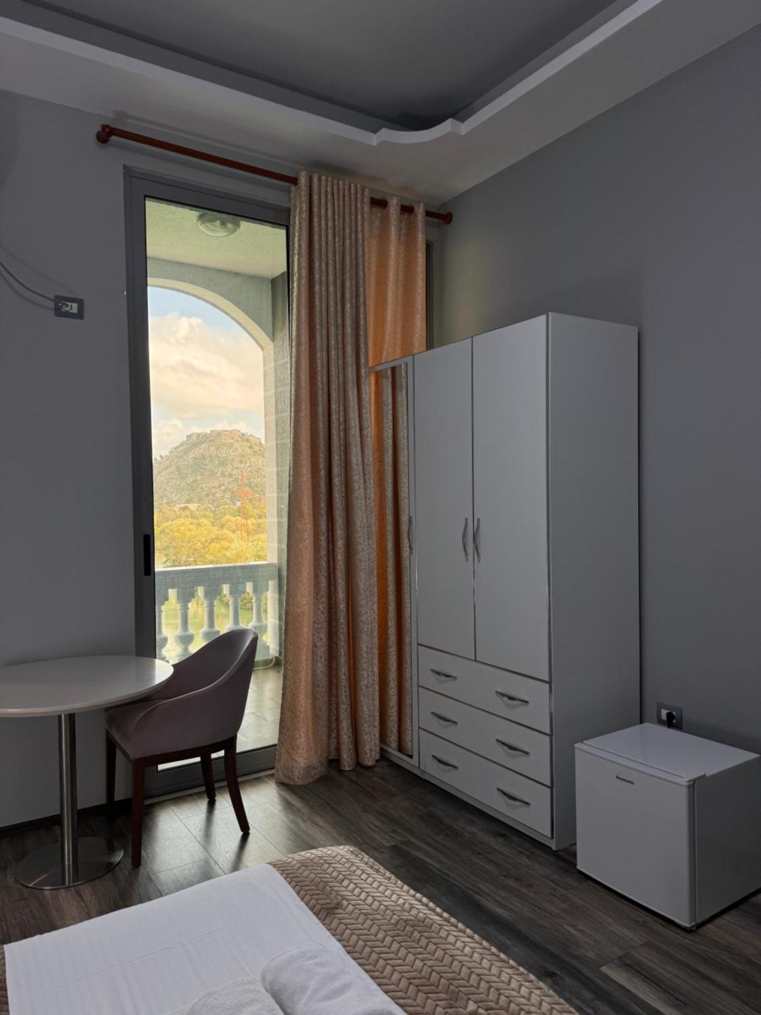 Prince Of Lake Hotel Shkoder Exterior photo